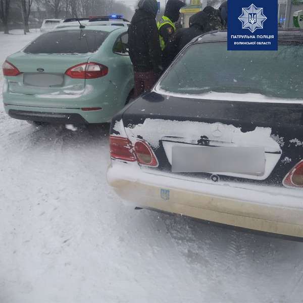 День ДТП: на Волині через снігопад – «епідемія» аварій (фото)