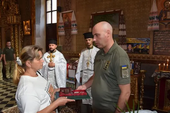 У Луцьку родини загиблих прикордонників отримали відзнаки захисників (фото)
