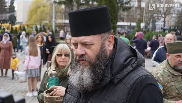 Волонтери привезли у Луцьк вогонь єдності (фото)