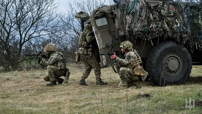 В епіцентрі бойових дій – Бахмут та Мар’їнка, – Генштаб