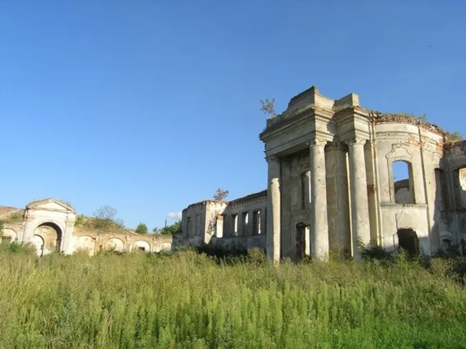 Старожили Ізяслава переказують, що коли в місті знайдуть скарби, станеться велика пожежа . Фото: agritura.livejournal.com