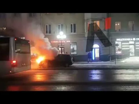 🔥 У Луцьку на проспекті Волі раптово спалахнув автомобіль (відео)
