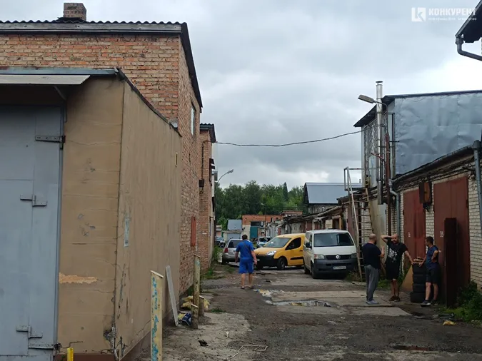 Що відбувається на місці прильоту у Луцьку (ексклюзивні фото)
