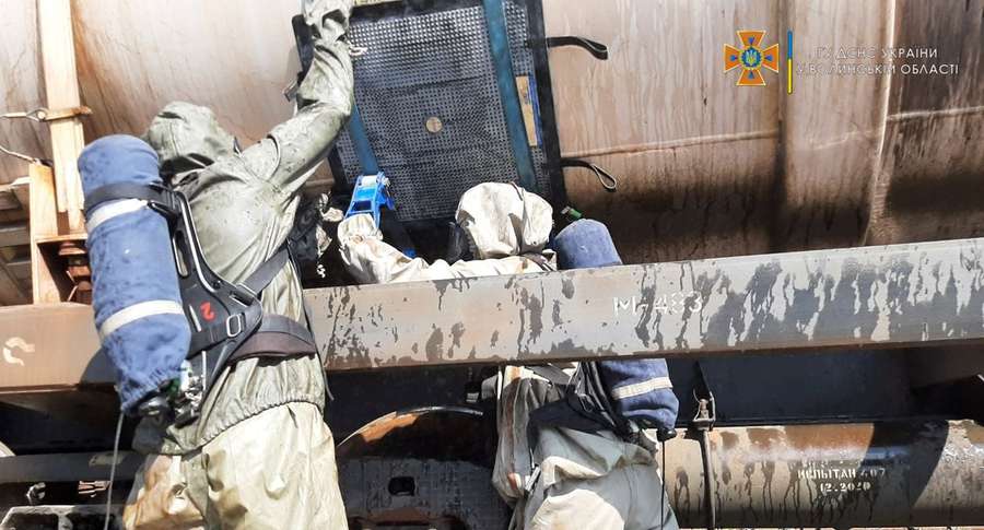 Волинські рятувальники відпрацювали дії при хімічній загрозі (фото)