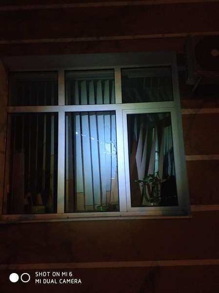 Департаменту мунварти в Луцьку розбили вікна (фото, відео)