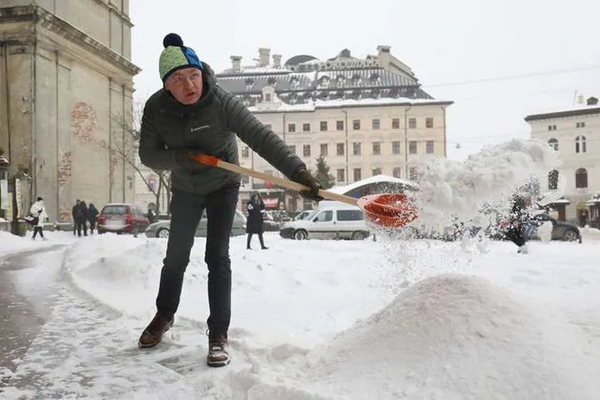 У Луцькраді виділили понад 3 мільйони на прибирання снігу