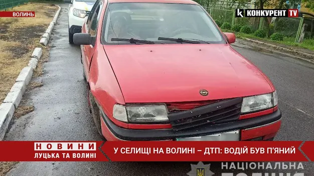 «Опель» vs бордюр: у Луцькому районі п'яний водій скоїв ДТП (фото, відео)