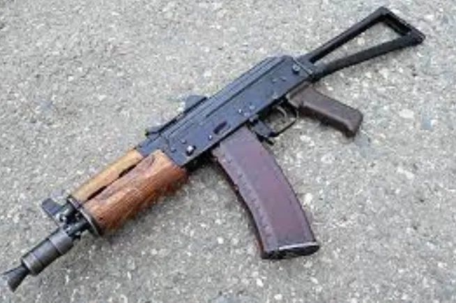 Волинянин викрав з поліцейського авто автомат з 30-ма патронами