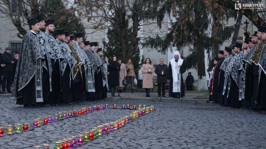 У Луцьку вшанували пам'ять жертв Голодомору (фото, відео)