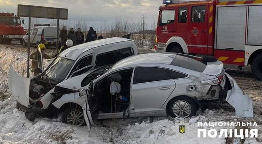 Загинув водій, травмована дитина: на трасі Львів – Луцьк Hyundai протаранив Renault (фото)