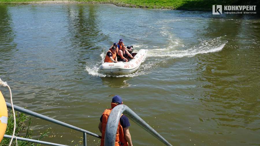 Рятувальники у Луцьку нагадали, як вижити у воді (фото)