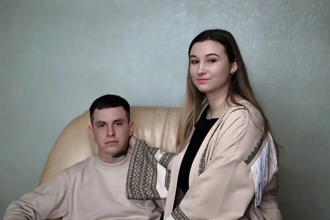 «У мене є сім'я тут, і є сім'я на фронті», – розвідник з Волині одружився у перший день нового року