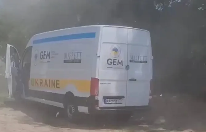 На Херсонщині окупанти обстріляли американських волонтерів (відео 18+)