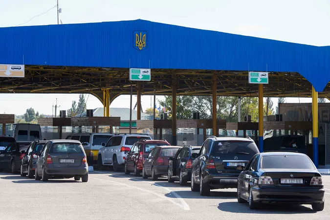 Прикордонники виявляють підроблені страхові сертифікати на автомобілі