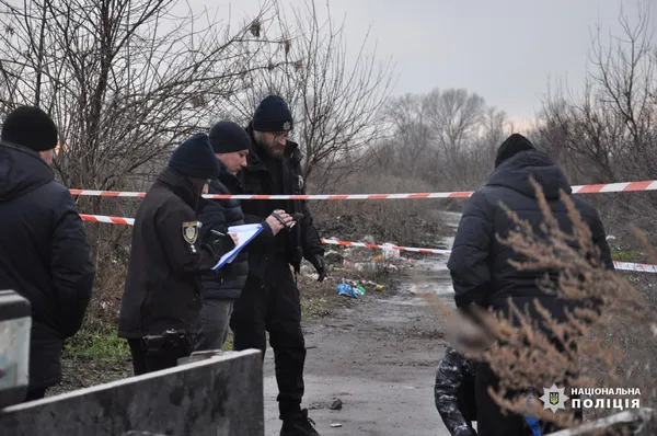 На Черкащині знайшли горе-матір, яка викинула немовля у сміття (фото, відео)