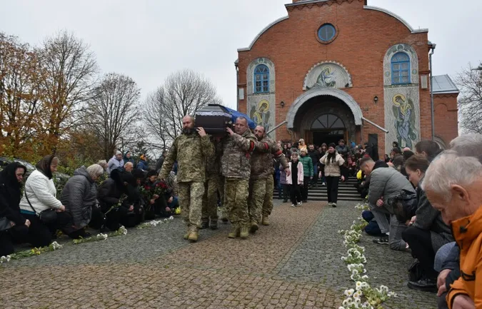 У Луцькому районі попрощались із Героєм Сергієм Хомичем (фото)