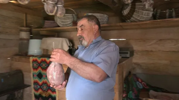 Хамон по-волинськи: як у поліському селі готують сиров'ялене м'ясо (відео)