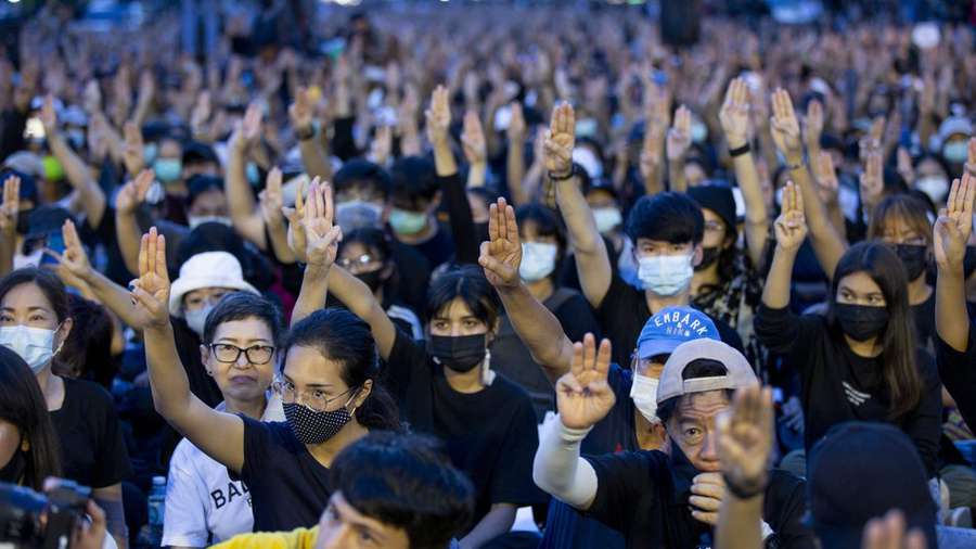 Акція протесту в Таїланді: вимагають відставки уряду та реформи монархії