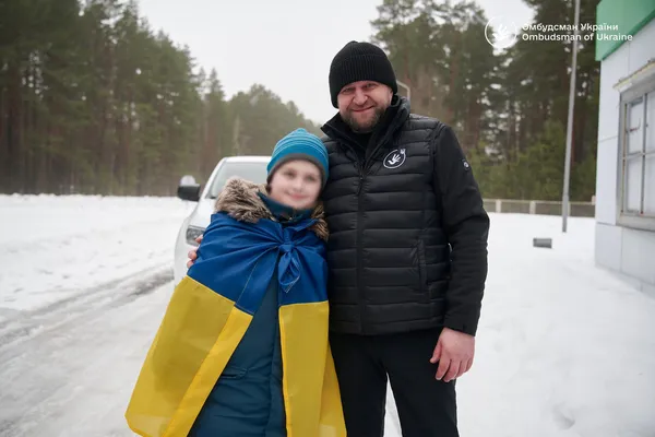 Родини об'єднались: до України повернули 5 дітей, яких викрала росія (фото)