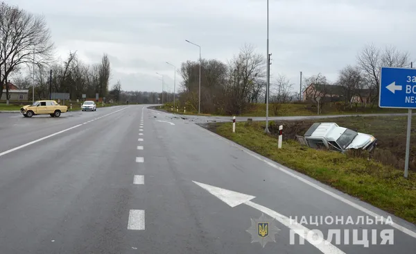 Аварія в Чарукові: троє людей в лікарні (фото)