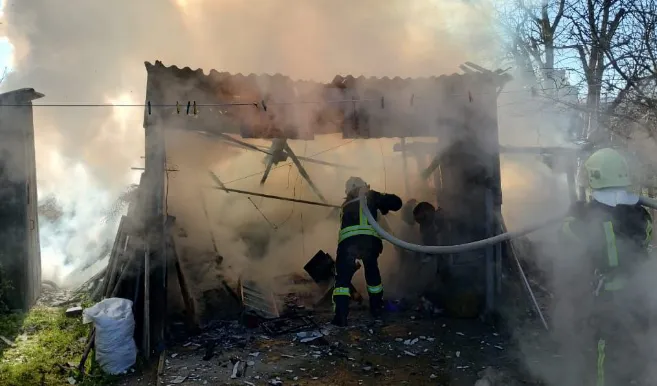 У Луцьку згоріла господарська будівля (фото)
