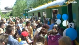 У Луцьку запрацювала дитяча залізниця (відео)