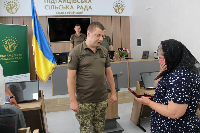 Президент нагородив орденом «За мужність» загиблого військовослужбовця з Підгайцівської громади (фото)