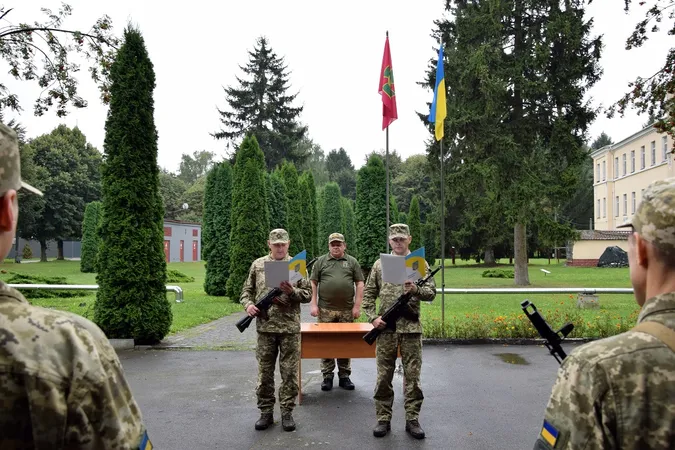 У Луцьку склали військову присягу прикордонники-новобранці (фото)