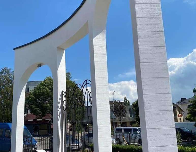 Окраса міста: у Ковелі завершили ремонт арки