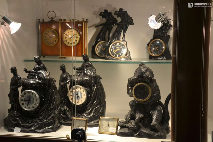Луцькі годинникарі мають у колекції тисячі унікальних годинників (фото)