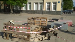 На вулиці Лесі Українки обвалилася земля (фото)