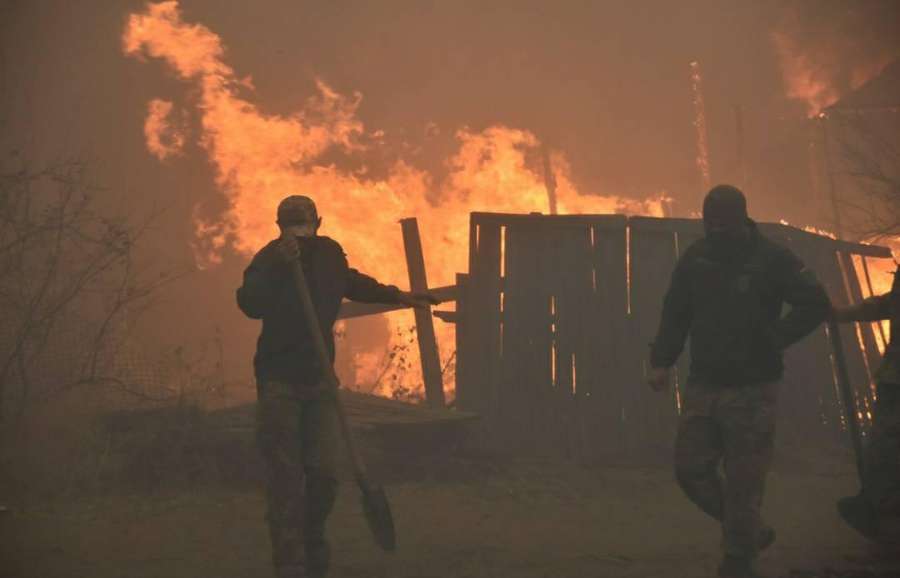Масштабні пожежі на Луганщині: боротися із вогнем допомагає волинська бригада