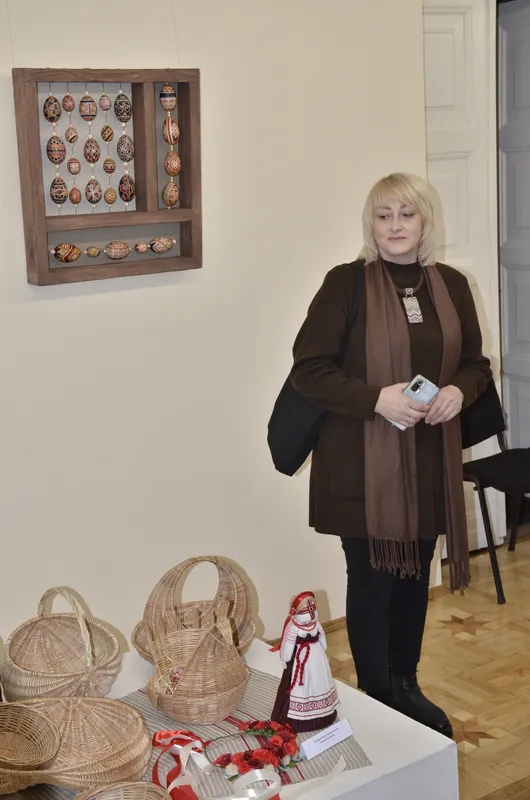 Народні майстри показали свої писанки у центрі Луцька (фото)