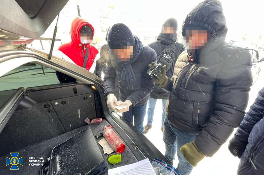 Радника директора волинського автодору спіймали на хабарі у 200 тисяч гривень (фото)