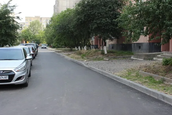 У Луцьку триває ремонт прибудинкових територій (адреси)