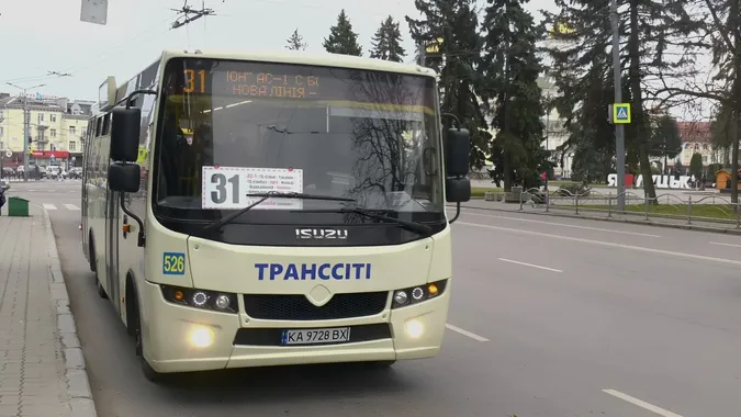 Попік ногу у маршрутці: у Луцьку нарікають на перевізника