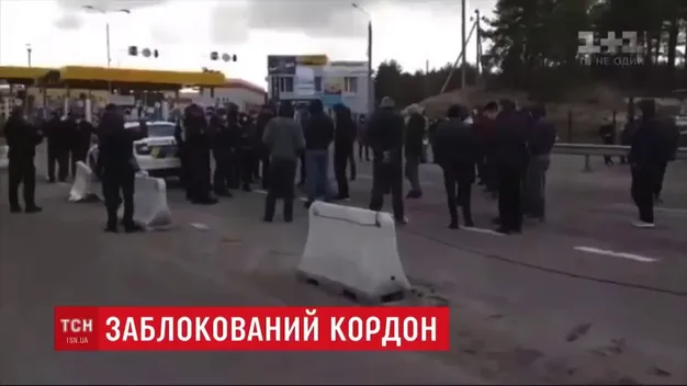 Протестувальники з «Ягодина» уникли обсервації: чому одних відпускають, а інших штрафують? (відео)
