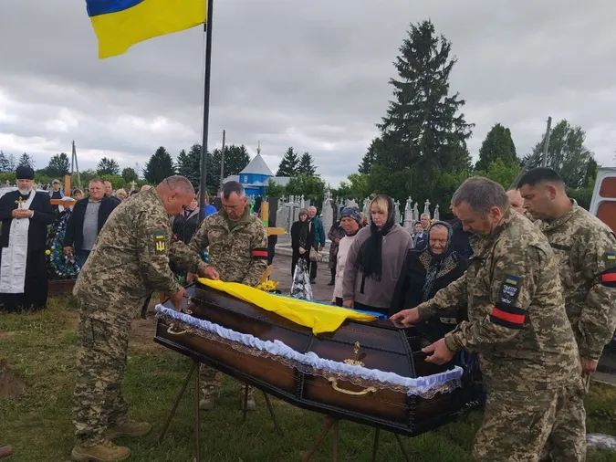 На Волині в останню дорогу провели Героя Олександра Дмитрука(фото)