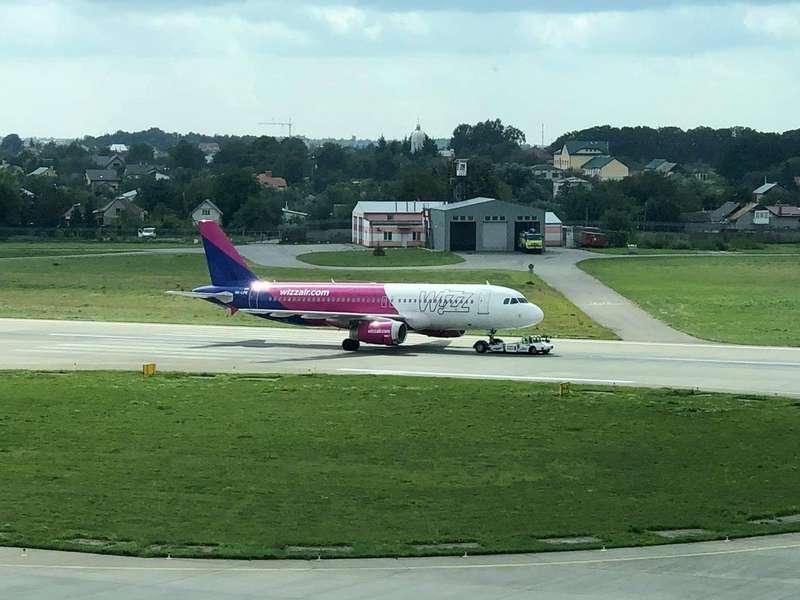 У Львові здійснив аварійну посадку літак авіакомпанії Wizz Air (фото)