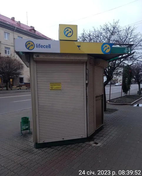 У Луцьку демонтують «тютюнові» МАФи (фото)