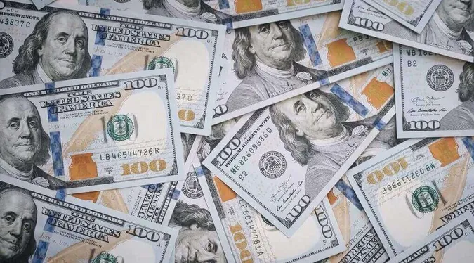 В міністра часів Януковича конфіскували 4,8 млн доларів на користь Міноборони