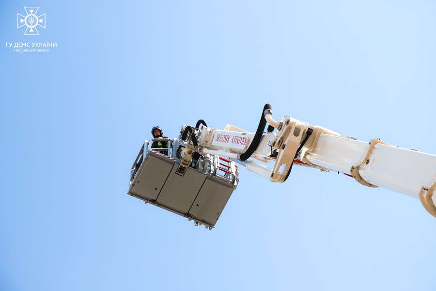 У Луцьку в рятувальників з'явився новітній 45-метровий підйомник (фото)