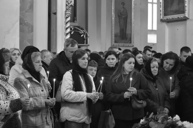 Луцьк навколішки попрощався з двома загиблими захисниками