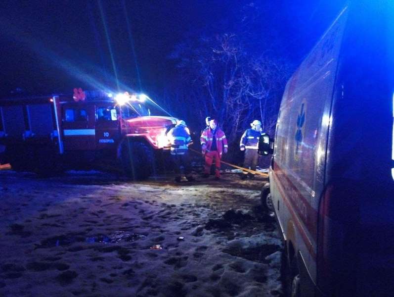 На Ковельщині рятувальники визволяли швидку, яка застрягла на сніговій дорозі