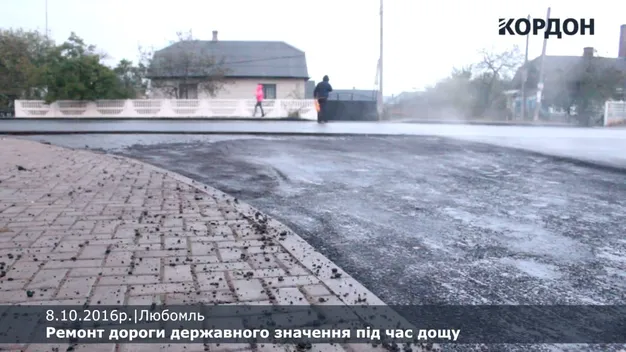 Фірма «Аміла» ремонтує дорогу у Любомлі в дощ і град, – ЗМІ (відео)