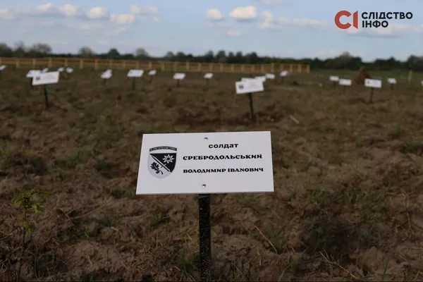 «Спалимо тебе, якщо поховаєш»: закатованого в російському полоні бійця відмовилися ховати в рідному селі (відео)