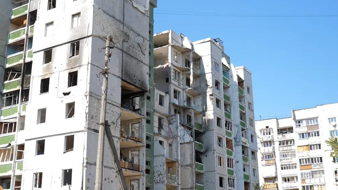 Війна забрала житло та рідних, але не волю до життя: луцькі волонтери показали зруйноване місто (фото)