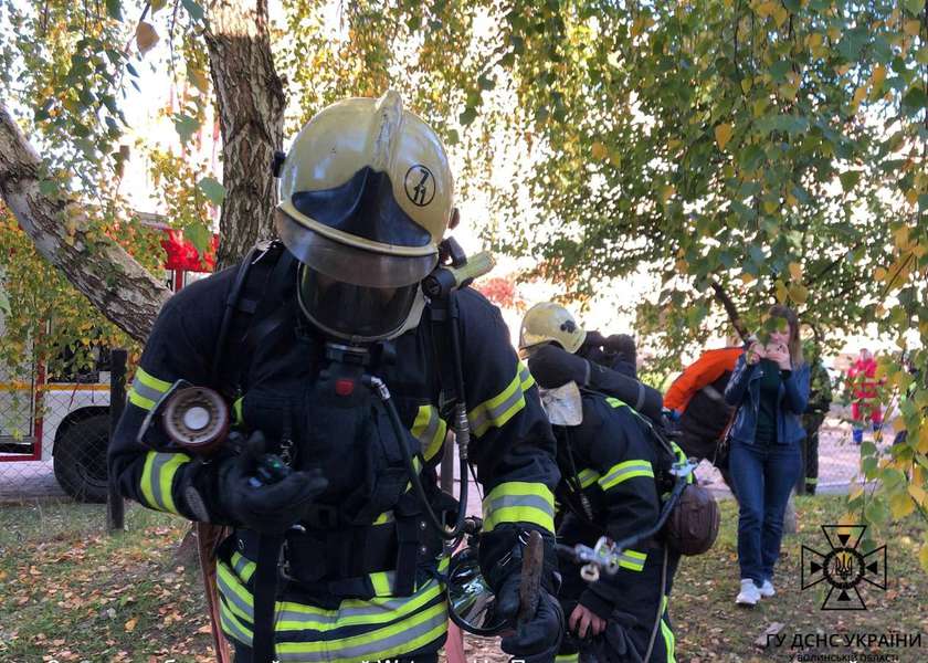 Дії у випадку обстрілів: у Володимирі навчаються рятувальники (фото)