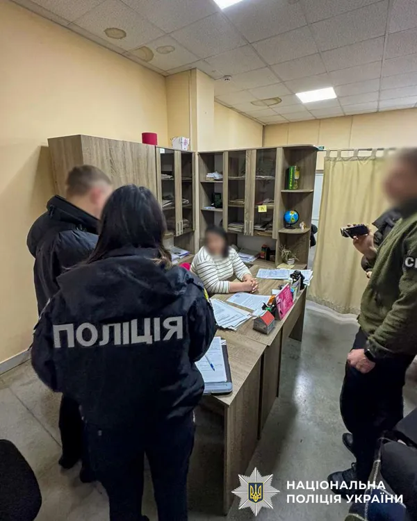 Відстрочка від мобілізації за 7000 доларів: на Рівненщині викрили подружжя (фото)