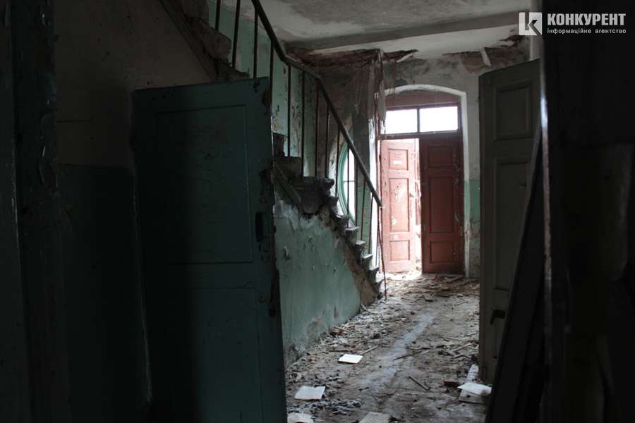 Тлін і руйнування: як виглядає всередині покинута будівля ковельської амбулаторії (фото)